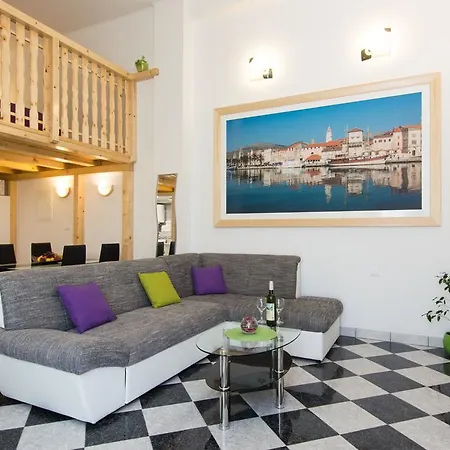 Storia * تروغير